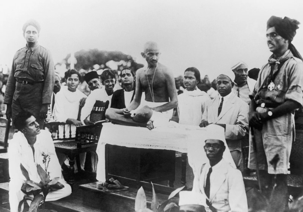 essay on mahatma gandhi in tamil